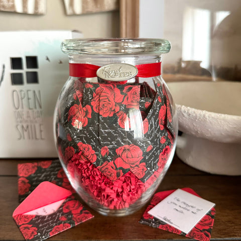 Best Romantic Love Gifts for Her With Little Notes to Make Her Smile