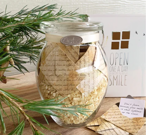 Jar of Thoughts Gift: An Intimate Memorabilia from KindNotes