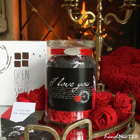Romantic Gift for Her: 31 Notes to Show Your Love
